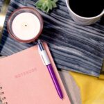 BIC Stylo bille 4 couleurs rétractable Shine. Pointe Moyenne (1,0 mm) - Corps Métallisé Violet – Image 4