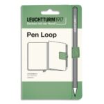 LEUCHTTURM1917 Passant élastique pour stylo. A coller format 4x4x1,5cm. Coloris Vert sauge
