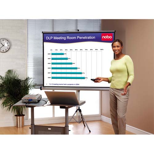 657436_d1-1.jpg NOBO Ecran de projection à trépied flexible, 150 x 114 cm – Image 1