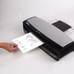 FELLOWES Pack de 100 pochettes pré perforées brillantes A4 80 microns 5452502 – Image 4