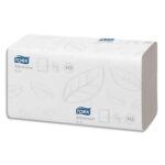 TORK Colis de 15 Paquets de 250 Essuie-mains doux Advanced 2 plis plié en V - Format 24,8 x 23 cm Blanc