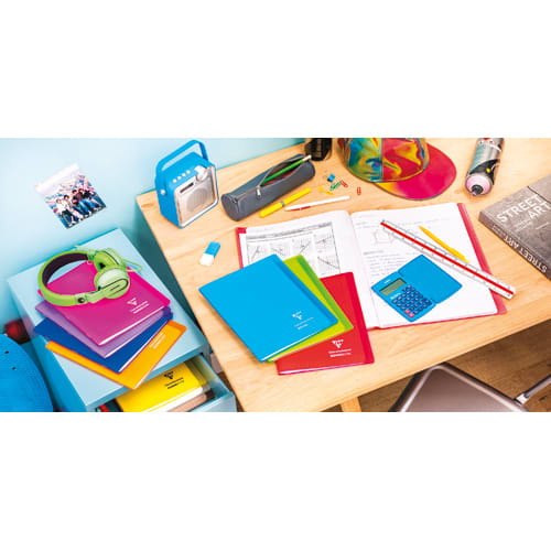 701303_d1-1.jpg CLAIREFONTAINE Cahier piqûre 96 pages 17x22cm Seyès - Couvertures transparentes assorties – Image 1