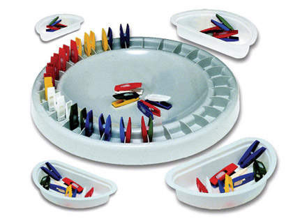 Jeu domino pédagogique composition plateau circulaire 28cm 28 mini-pinces 4cm 4 bacs adapté 4 enfants dès 3 ans