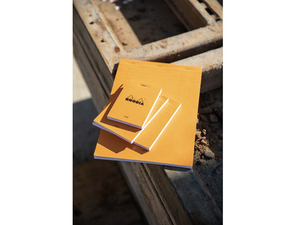 Bloc bureau rhodia a4 papier vélin surfin couverture enduite enveloppante 210x297mm 80f détachables 80g 5x5mm orange