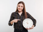 Horloge murale q-connect metallique mouvement          silencieux diametre 35,5 cm   coloris chrome – Image 7