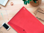Pochette enveloppe liderpapel polypropylene 180 microns a3  420x297mm 50f fermeture       bouton resistant rouge – Image 9