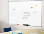 Tableau q-connect laqué magnétique cadre aluminium idéal collèges bureaux inclus accessoires fixation mur 90x60cm – Image 7
