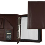Conferencier q-connect a4 calculatrice plastique fermeture eclair pochette tel. portable 4 anneaux 40mm 35,5x26cm marron