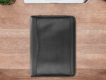 Conferencier q-connect a4 calculatrice plastique fermeture eclair pochette tel. portable 4 anneaux 40mm 35,5x26x1cm noir – Image 8