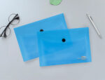 Pochette enveloppe liderpapel polypropylène 180 microns a6 148x105mm 50f fermeture bouton transparent bleu – Image 8