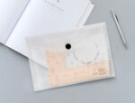 Pochette enveloppe liderpapel polypropylène 180 microns a6 148x105mm 50f fermeture bouton transparent – Image 7