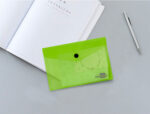 Pochette enveloppe liderpapel polypropylène 180 microns a7 105x74mm 50f fermeture bouton résistant transparent vert – Image 7