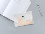 Pochette enveloppe liderpapel polypropylène 180 microns a7 105x74mm 50f fermeture bouton résistant transparent – Image 7