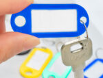 Porte-clés q-connect porte-étiquette plastique 50x22mm coloris bleu présentoir 100 unités – Image 6