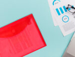 Pochette enveloppe liderpapel polypropylène 180 microns a4 297x210mm fermeture velcro coloris rouge – Image 9