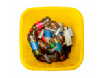 Poubelle q-connect conteneur plastique couvercle 100l 470x750x370mm plastique emballages coloris jaune – Image 6